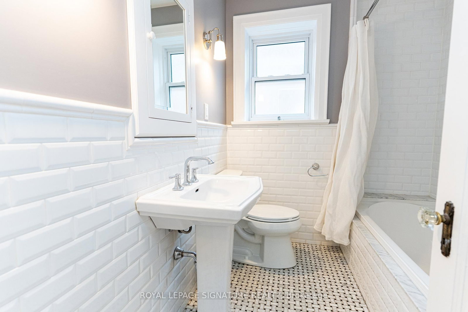 Detached House for lease at 184 Lawrence Avenue, Toronto, Ontario, M4N 1T1 - Lawrence Park North - MLS: C12804098