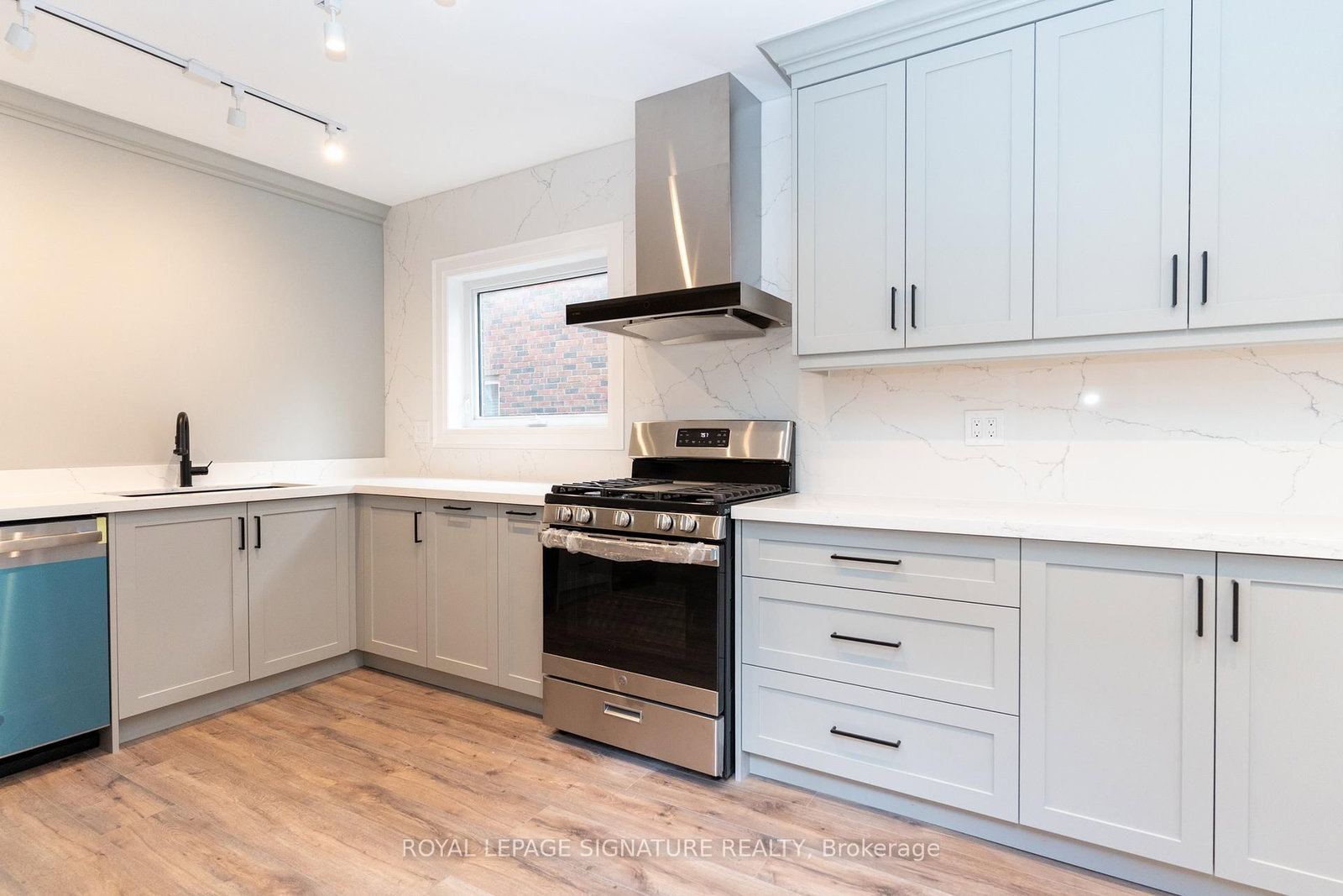 Detached House for lease at 184 Lawrence Avenue, Toronto, Ontario, M4N 1T1 - Lawrence Park North - MLS: C12804098