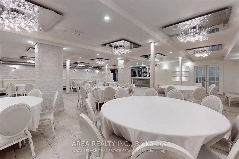 LOWER - 2472 Yonge St, Toronto, M4P 2H5 | Image 2