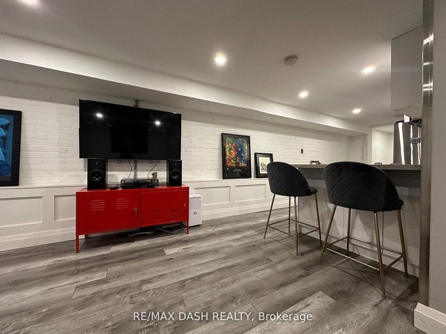 BSMT - 725 Palmerston Avenue W