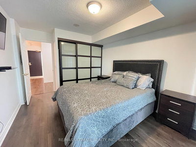 2108-30 Grand Trunk Crescent, Toronto, Ontario image-0-4