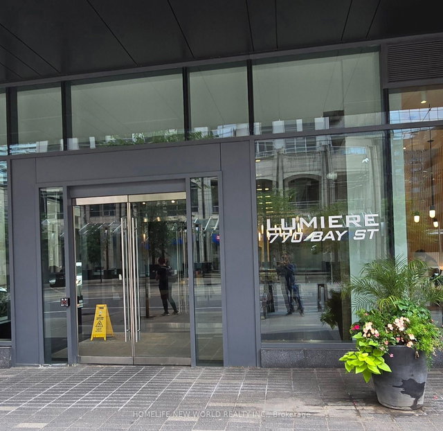 2208 - 770 Bay Street