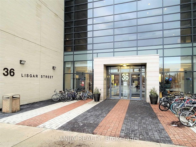 2115E - 36 Lisgar Street