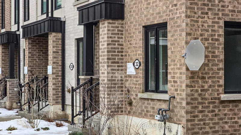 32 Spruce Pines Cres, Toronto, M4A 1Y7 | Image 3