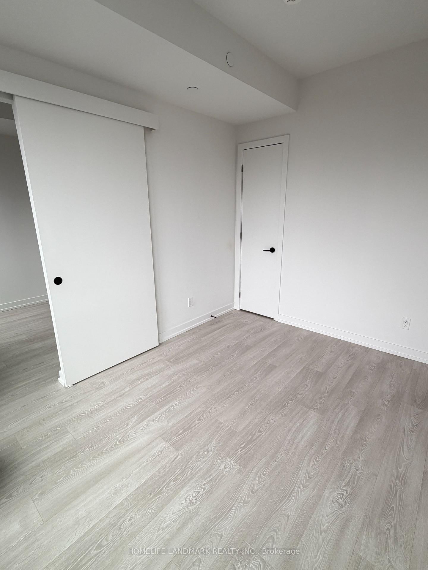 35 Parliament Street, Unit 822 - Photo 12