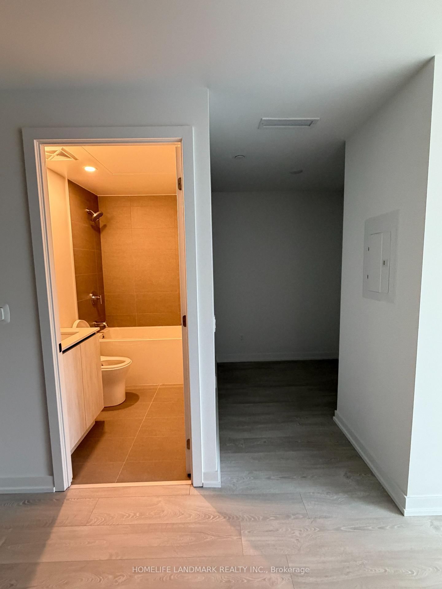 35 Parliament Street, Unit 822 - Photo 9