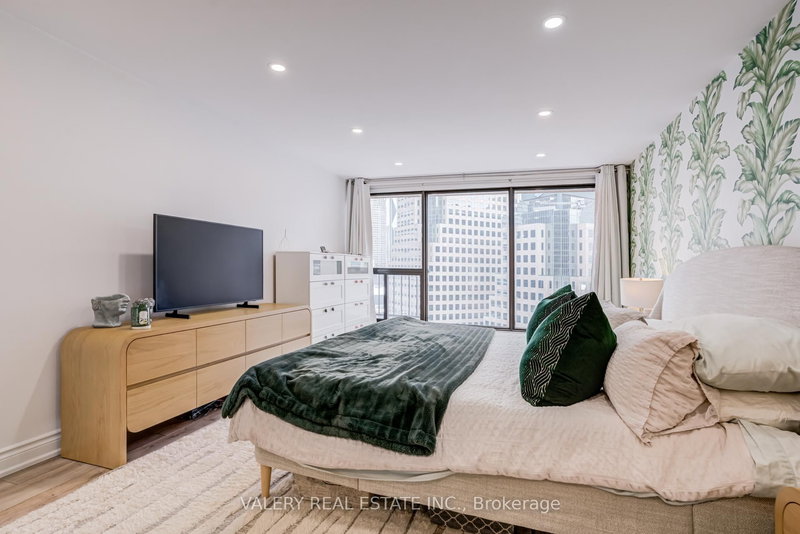 1913-55 Harbour Sq, Toronto — 28