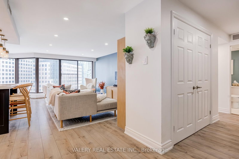 1913-55 Harbour Sq, Toronto — 6