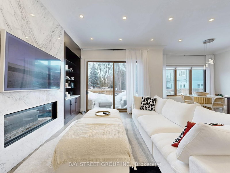 31 Evergreen Gdns, Toronto, M4G 2Z5 | Image 2