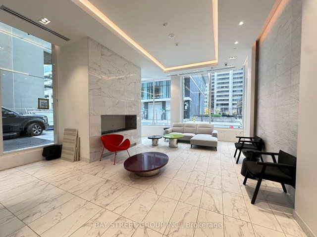 2006 - 238 Simcoe Street