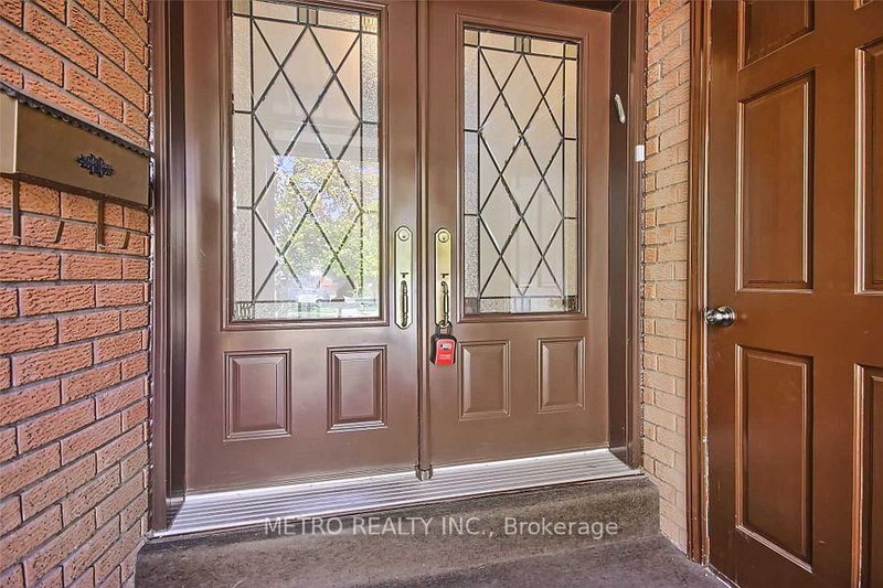 Entire - 17 Twin Circle Crt, Toronto, M2R 3L3 | Image 2