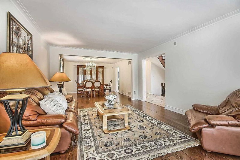 Entire - 17 Twin Circle Crt, Toronto, M2R 3L3 | Image 3