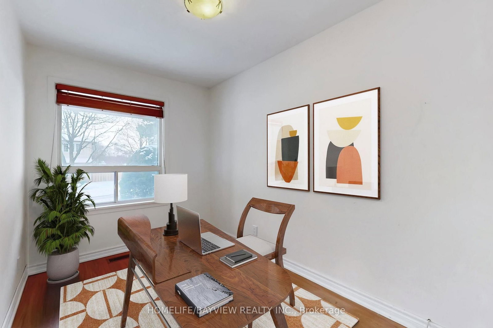 Listing Image 4