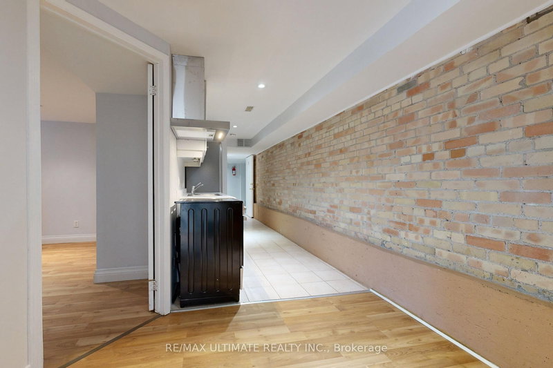 5 Lower - 470 Oriole Pkwy, Toronto, M5P 2H8 | Image 2