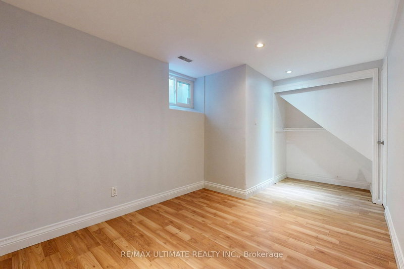 5 Lower - 470 Oriole Pkwy, Toronto, M5P 2H8 | Image 3