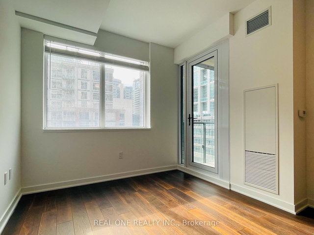 717 - 115 Blue Jays Way