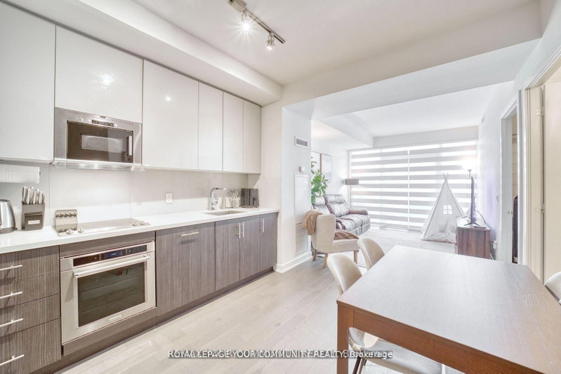 1711 - 330 Richmond Street W