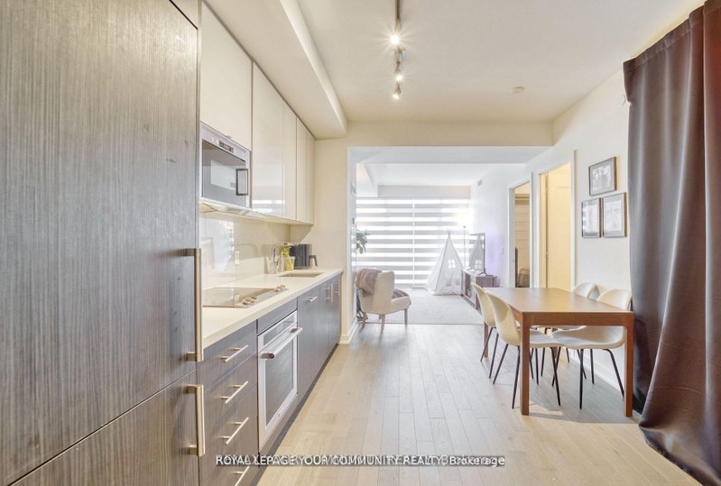 1711 - 330 Richmond Street W