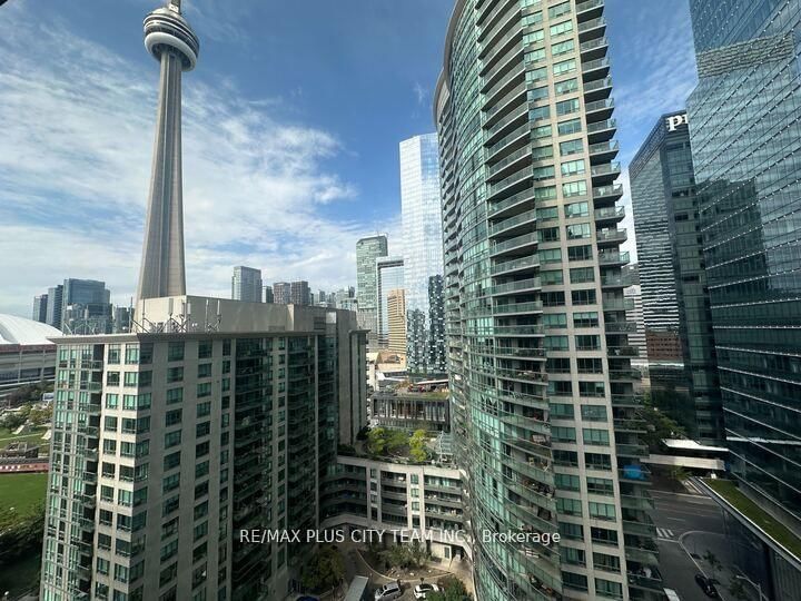 home for lease on 2005-19 Grand Trunk Crescent