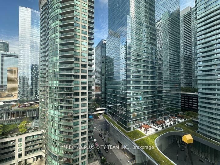 2005 - 19 Grand Trunk Cres, Toronto, M5J 3A3 | Image 2