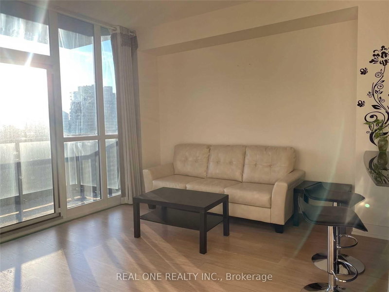 home for lease on 2706-88 Sheppard Avenue E