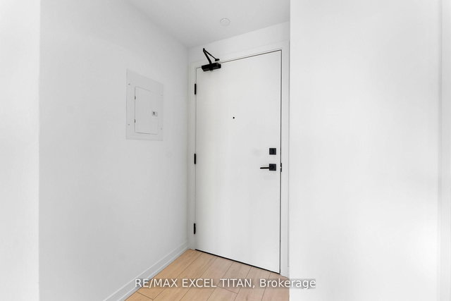 4803 - 55 Mercer Street