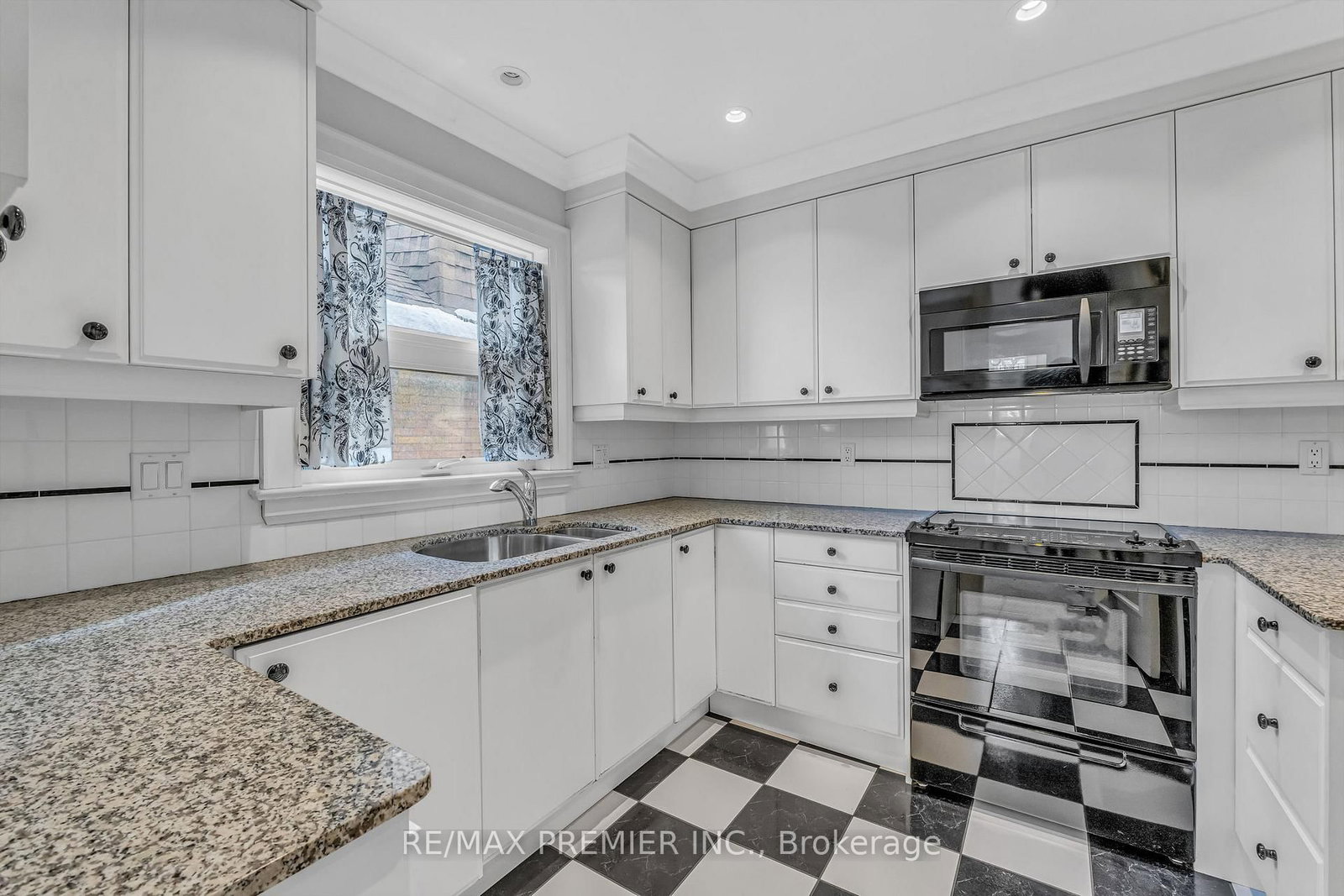 Detached House for lease at 2nd Floor-5 Killarney Road, Toronto, Ontario, M5P 1L7 - Forest Hill South - MLS: C12812530