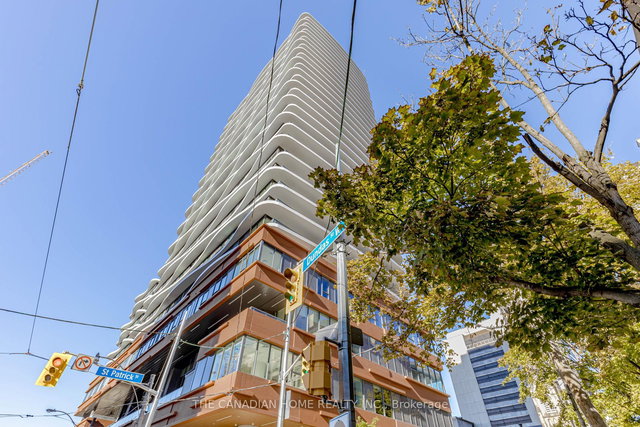 704 - 280 DUNDAS Street W