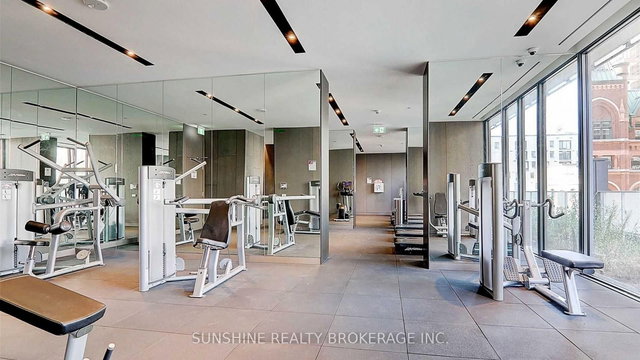 422 - 25 Richmond Street E