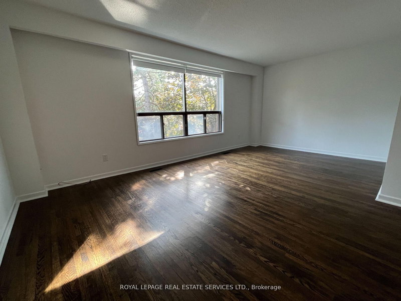 10 Yetta Shepway, Toronto, M2Z 1X9 | Image 2