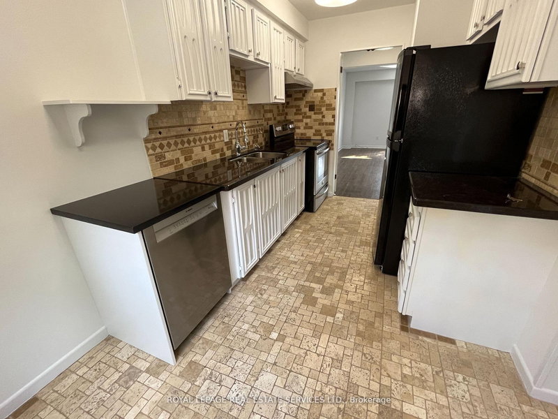 10 Yetta Shepway, Toronto, M2Z 1X9 | Image 3