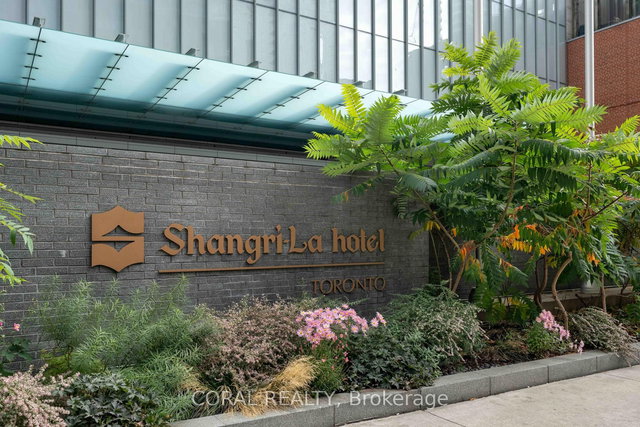 3705 - 180 University Avenue