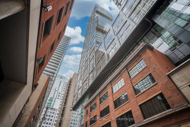 706 - 15 Mercer Street