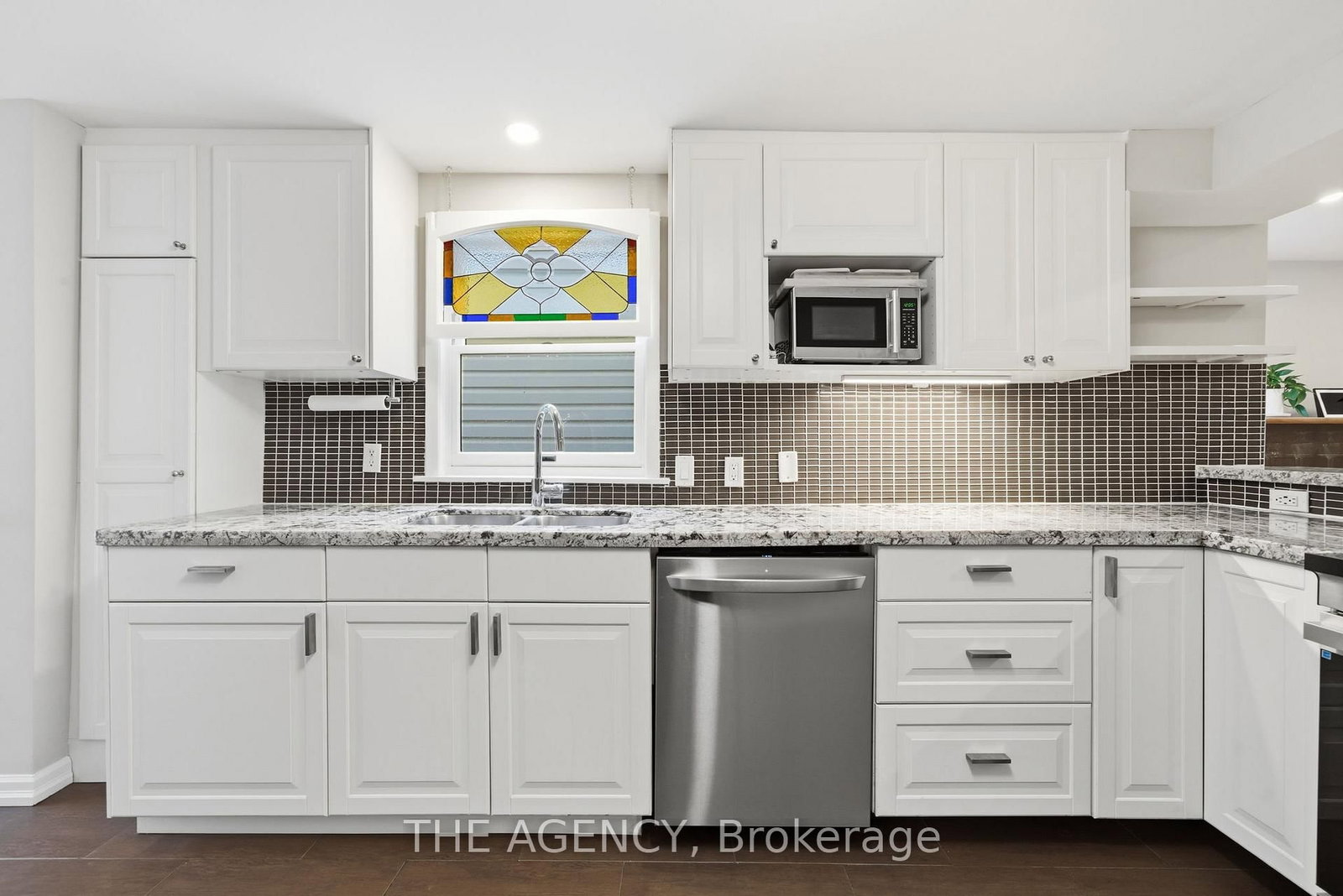 Townhouse sold at 36 Mansfield Avenue, Toronto, Ontario, M6J 2B1 - Trinity-Bellwoods - MLS: C12815424