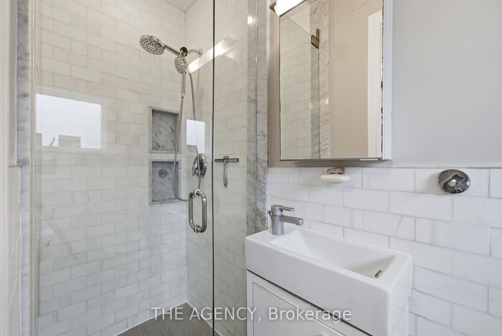 Townhouse sold at 36 Mansfield Avenue, Toronto, Ontario, M6J 2B1 - Trinity-Bellwoods - MLS: C12815424