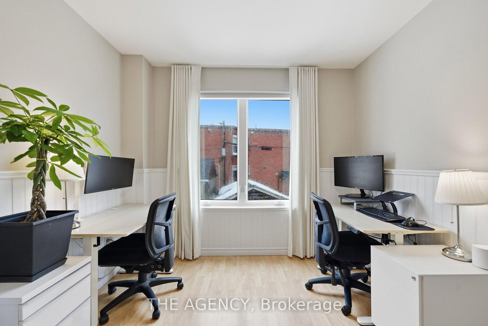 Townhouse sold at 36 Mansfield Avenue, Toronto, Ontario, M6J 2B1 - Trinity-Bellwoods - MLS: C12815424