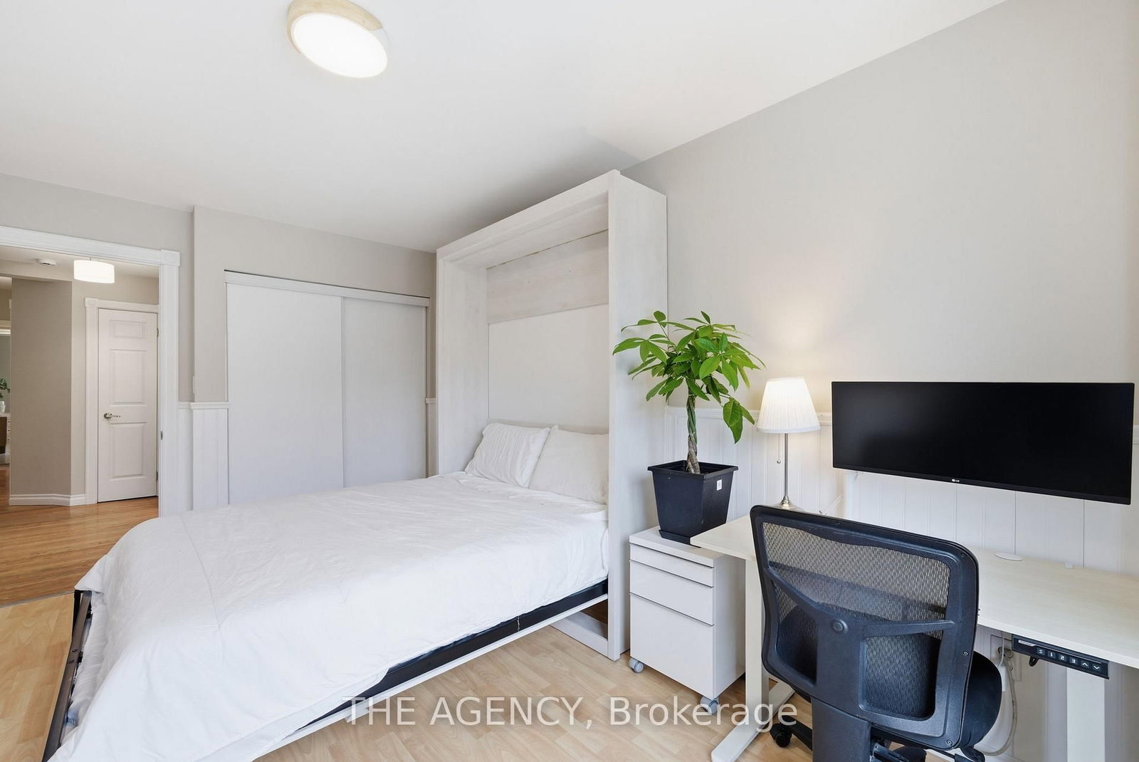 Townhouse sold at 36 Mansfield Avenue, Toronto, Ontario, M6J 2B1 - Trinity-Bellwoods - MLS: C12815424