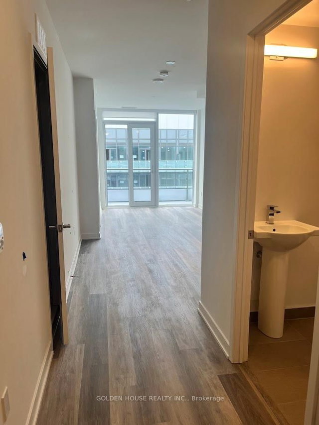 605 - 280 Dundas Street W