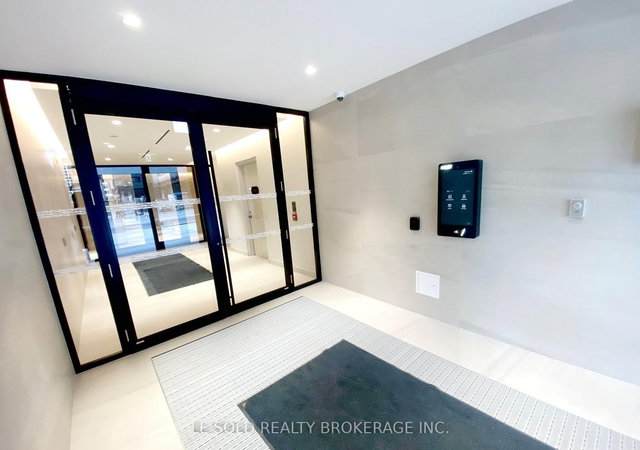 704 Room#4 - 127 Broadway Avenue