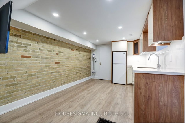 Lower - 274 Roxton Road