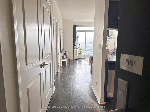 Ph 7 - 30 Heron's Hill Way