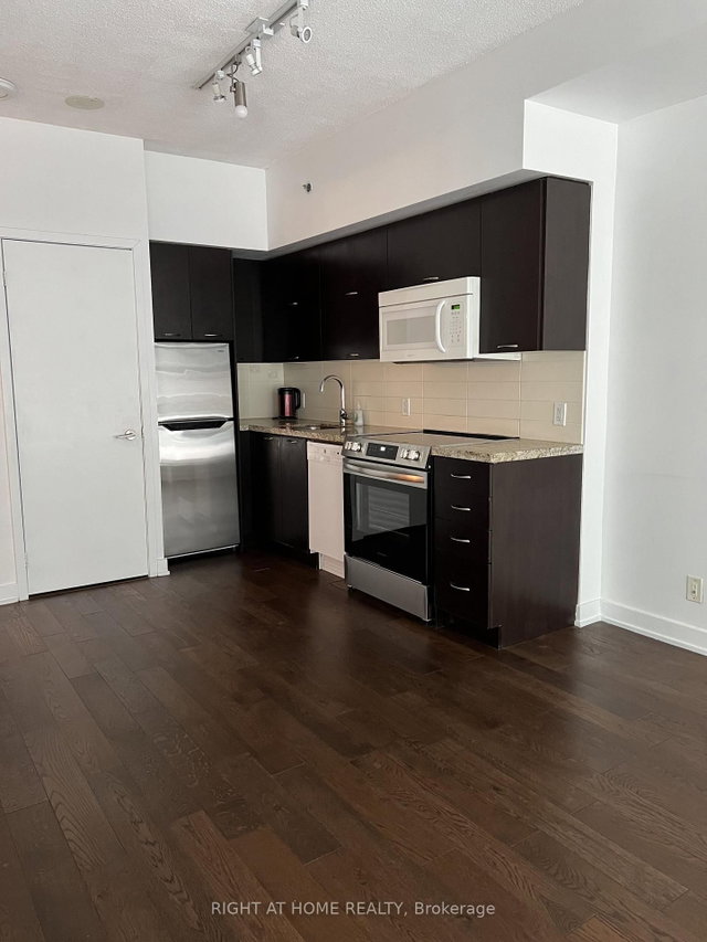 808 - 21 Nelson Street