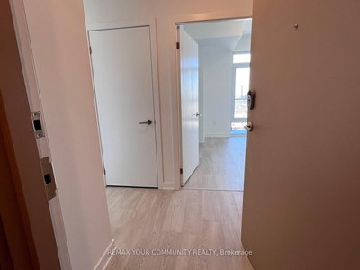 1808-1 Quarrington Lane, Toronto, Ontario image-0-1