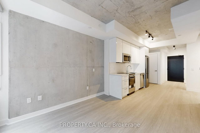 401 - 284 King Street E