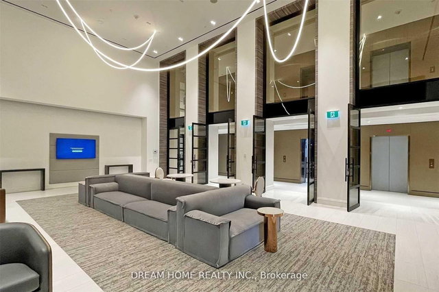 3903 - 39 Roehampton Avenue