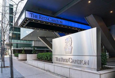 4201-183 Wellington Street West, Toronto, Ontario image-0-1