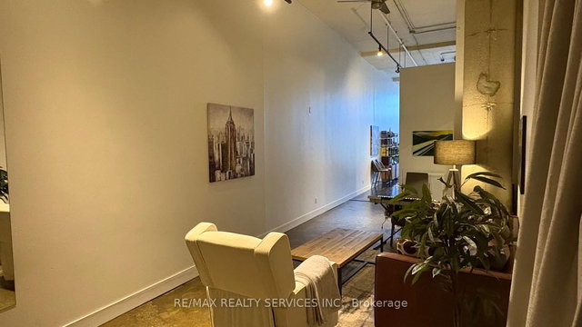406 - 90 Sumach Street