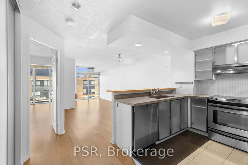 home for lease on 919-801 King Street W