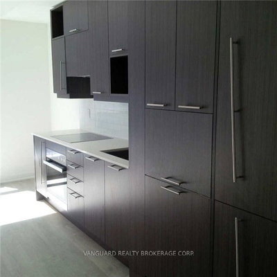 513-30 Nelson Street, Toronto, Ontario image-0-2