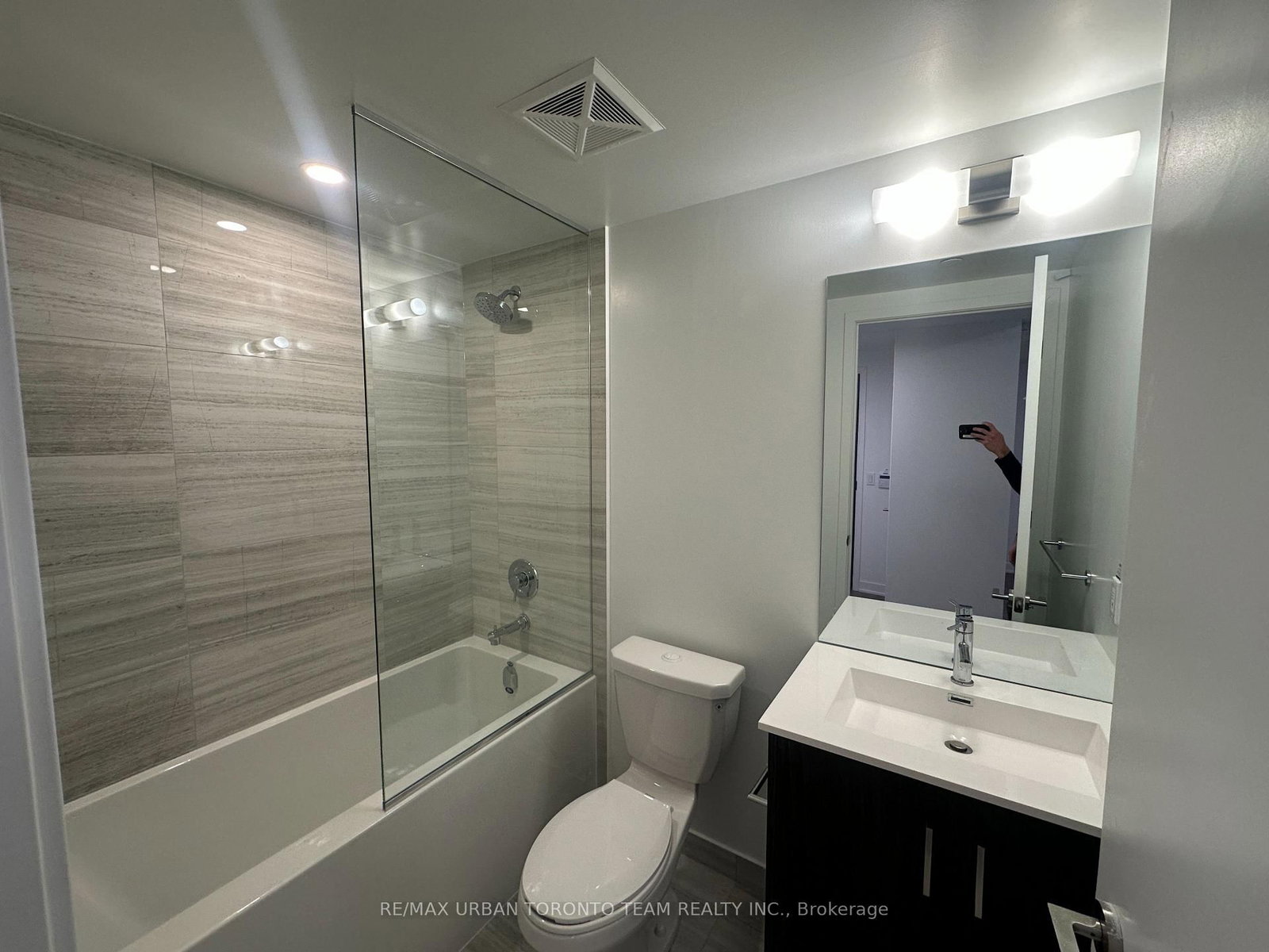 Condo for lease at 606-180 Front Street, Toronto, Ontario, M5A 0A9 - Moss Park - MLS: C12820622